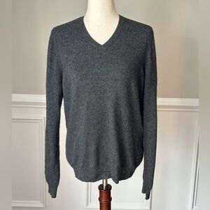 Uniqlo Cashmere V-Neck Long-Sleeve Sweater size Medium